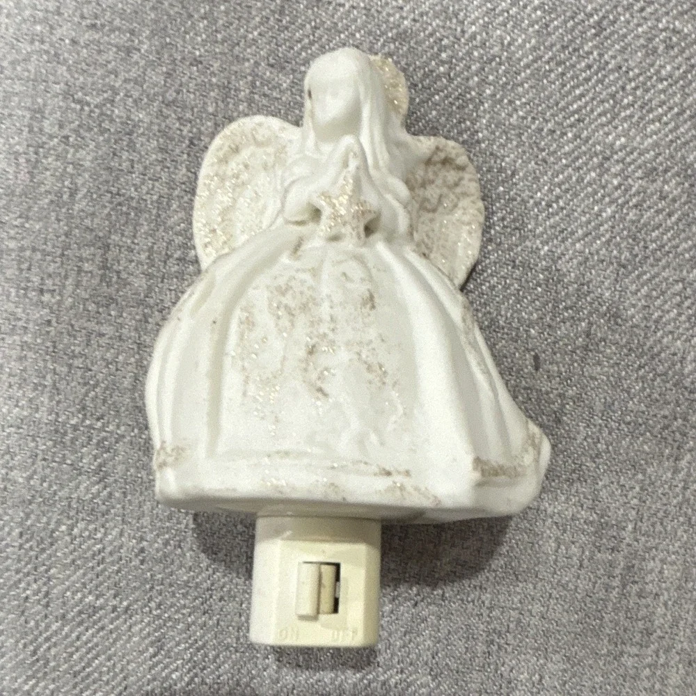 White Angel Plug-In Night Light Wall Outlet Lamp, Yellow Light, Indoor